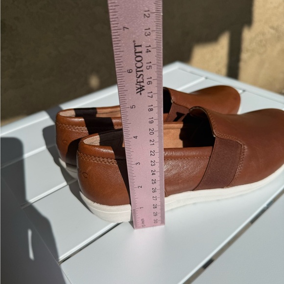 Vionic Tan Leather Slip-On Loafers size 7.5 - Picture 6 of 13